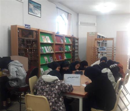 تصویری از فعالیتهای فرهنگی در محیط کتابخانه